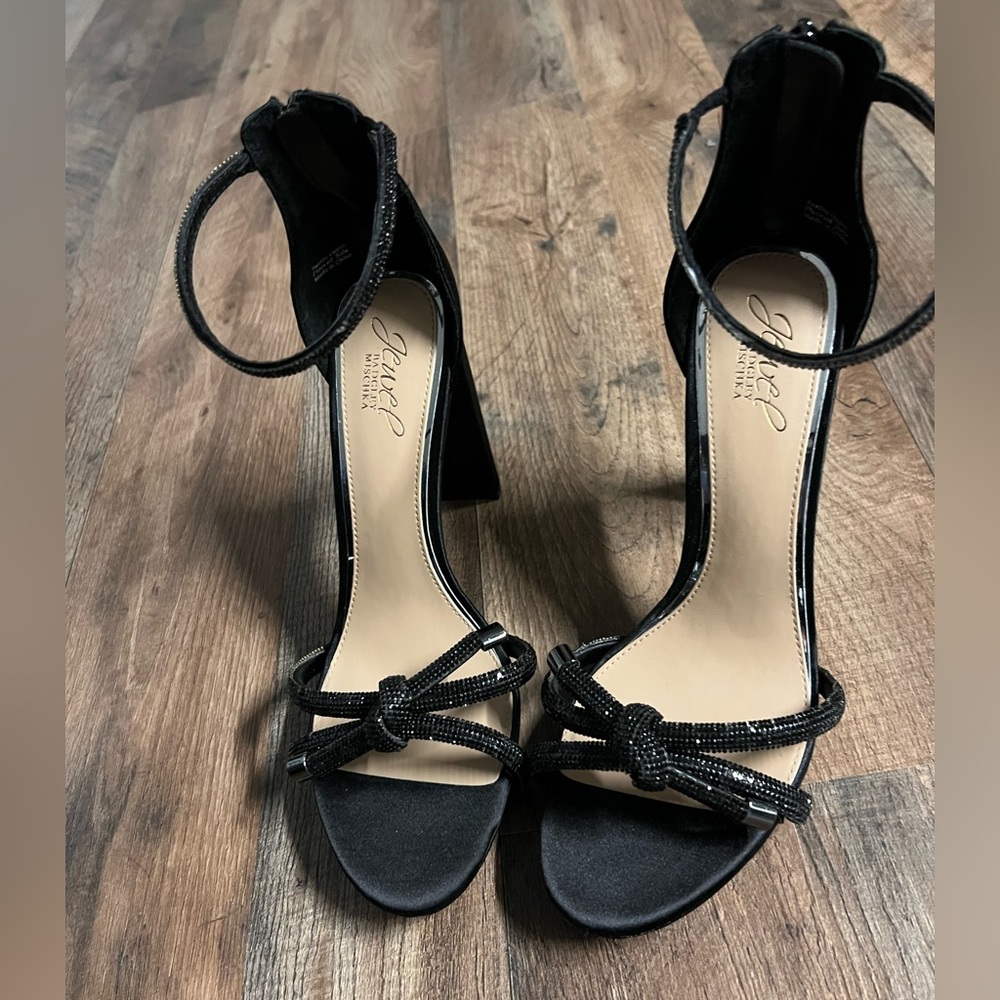 Badgley Mischka Jewel Lexie Knotted Platform Heel